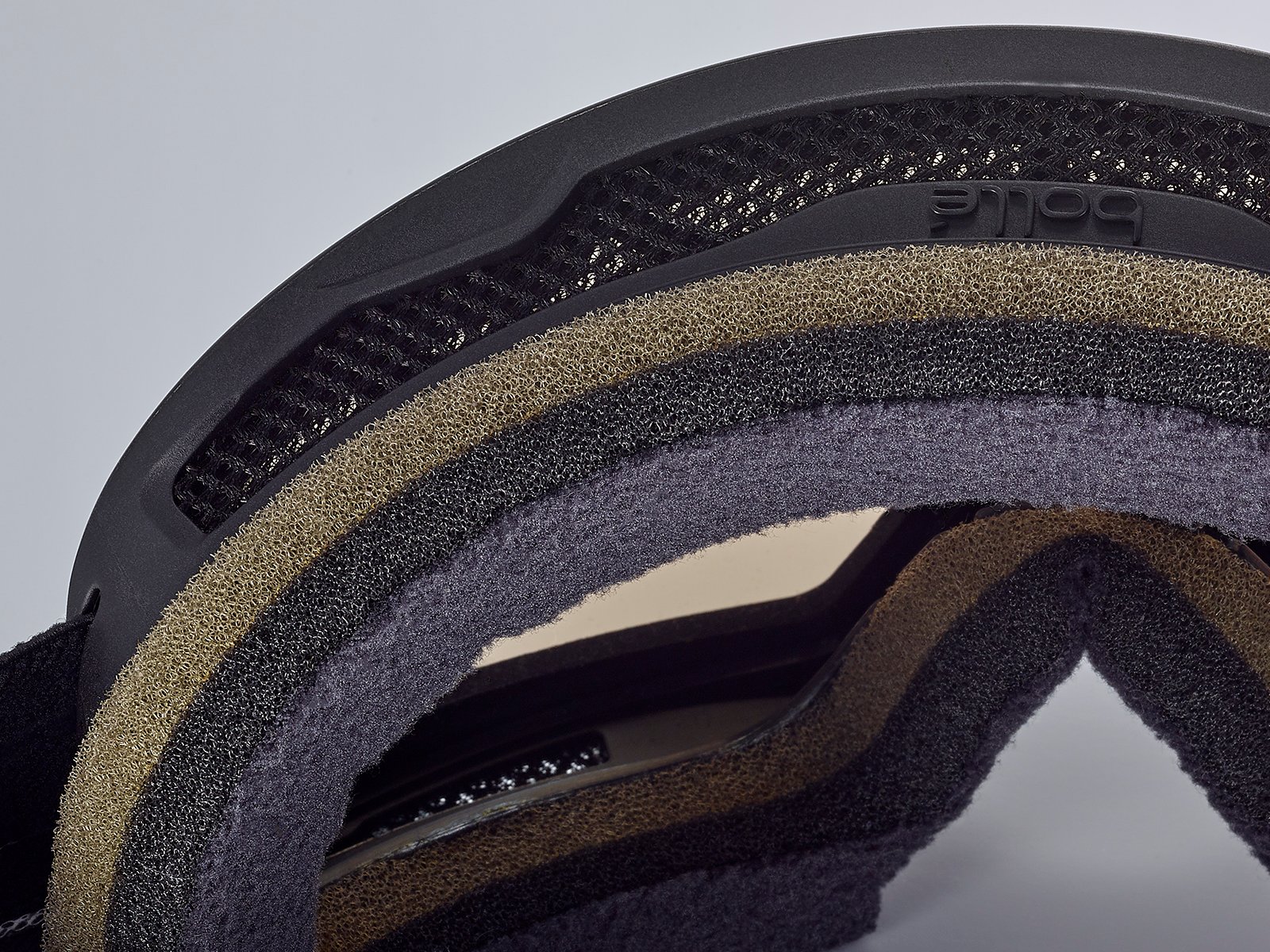 Schiuma a Tripla Densità + Ventilazione Flow Tech