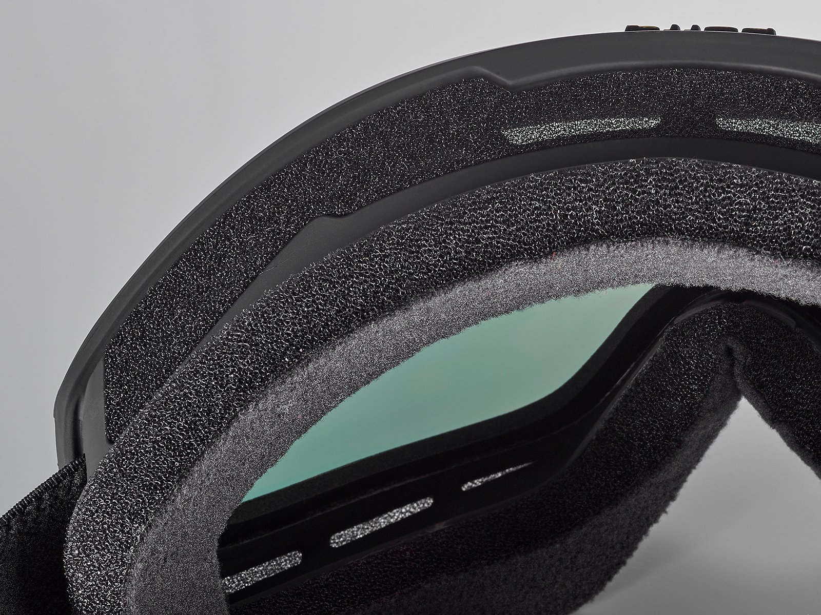 Schiuma a Doppia Densità + Ventilazione Flow Tech