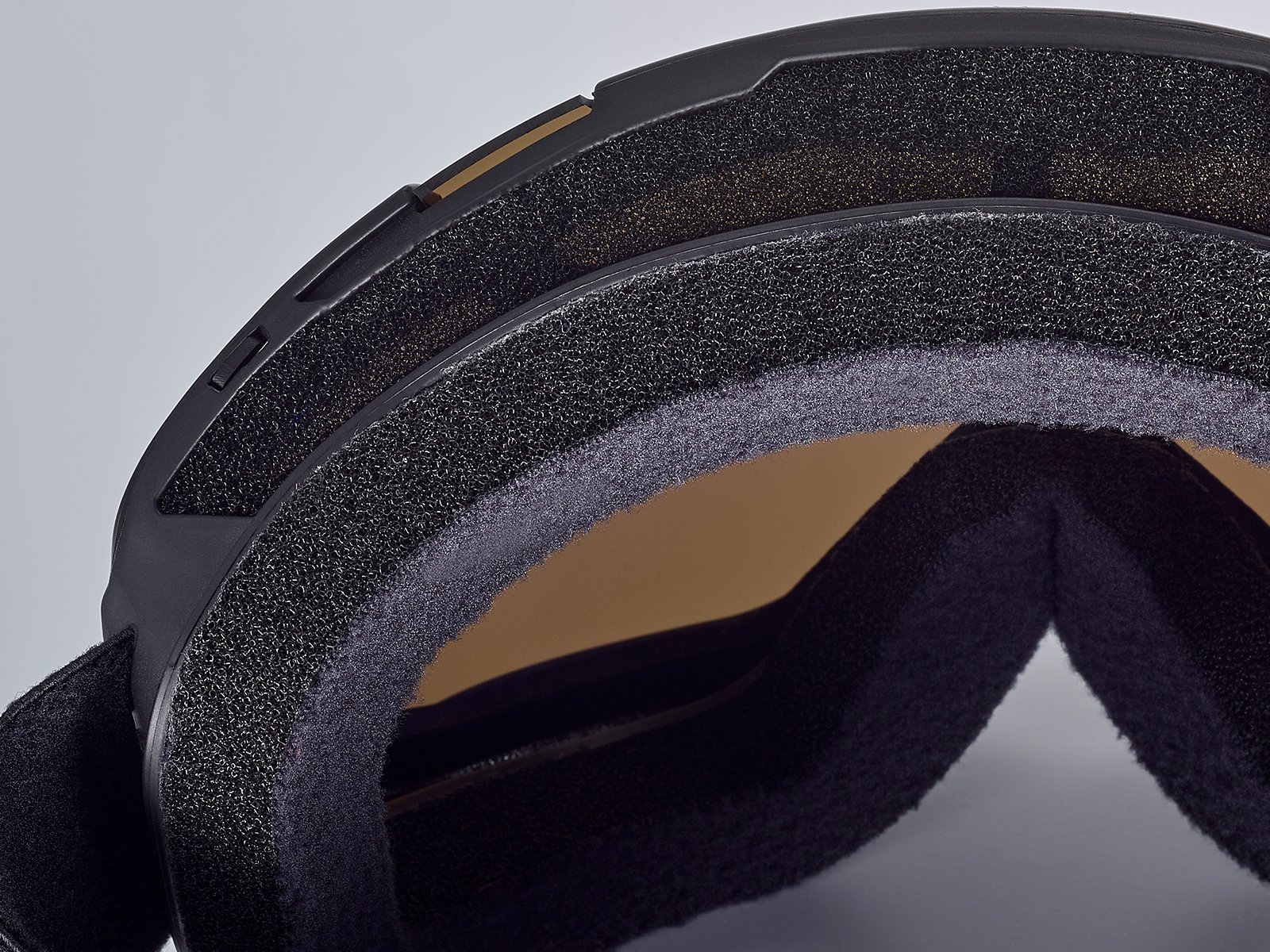 Schiuma
        a Doppia Densità + Ventilazione Flow Tech