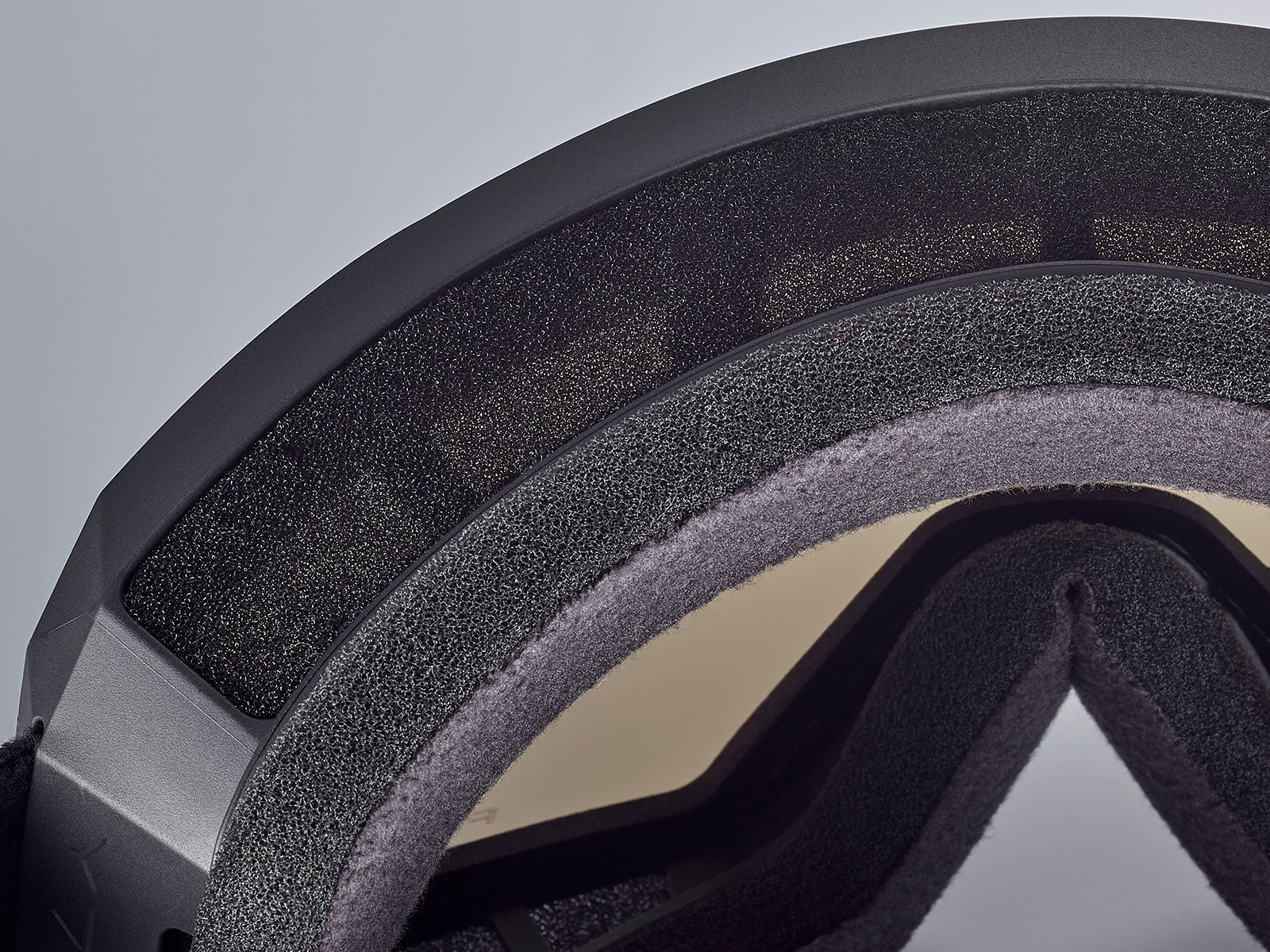 Double
        Density foam + Flow tech venting