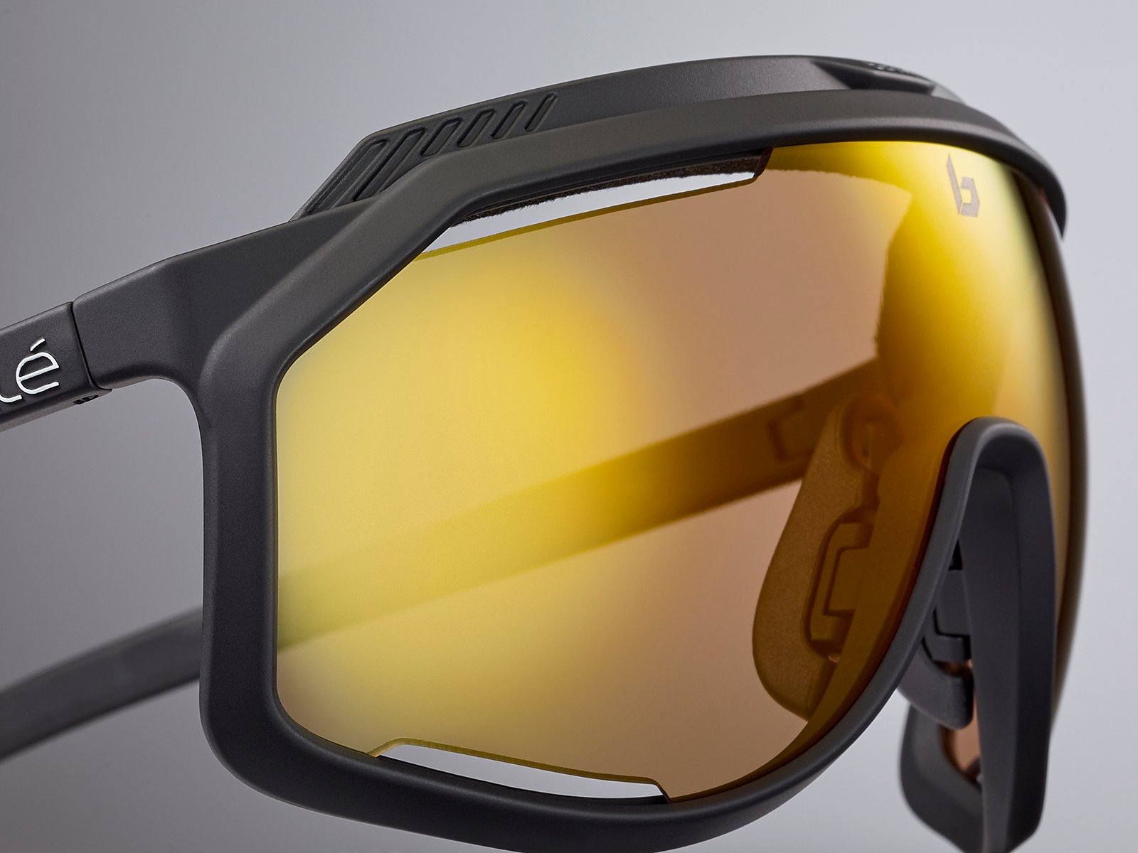 Vented lens