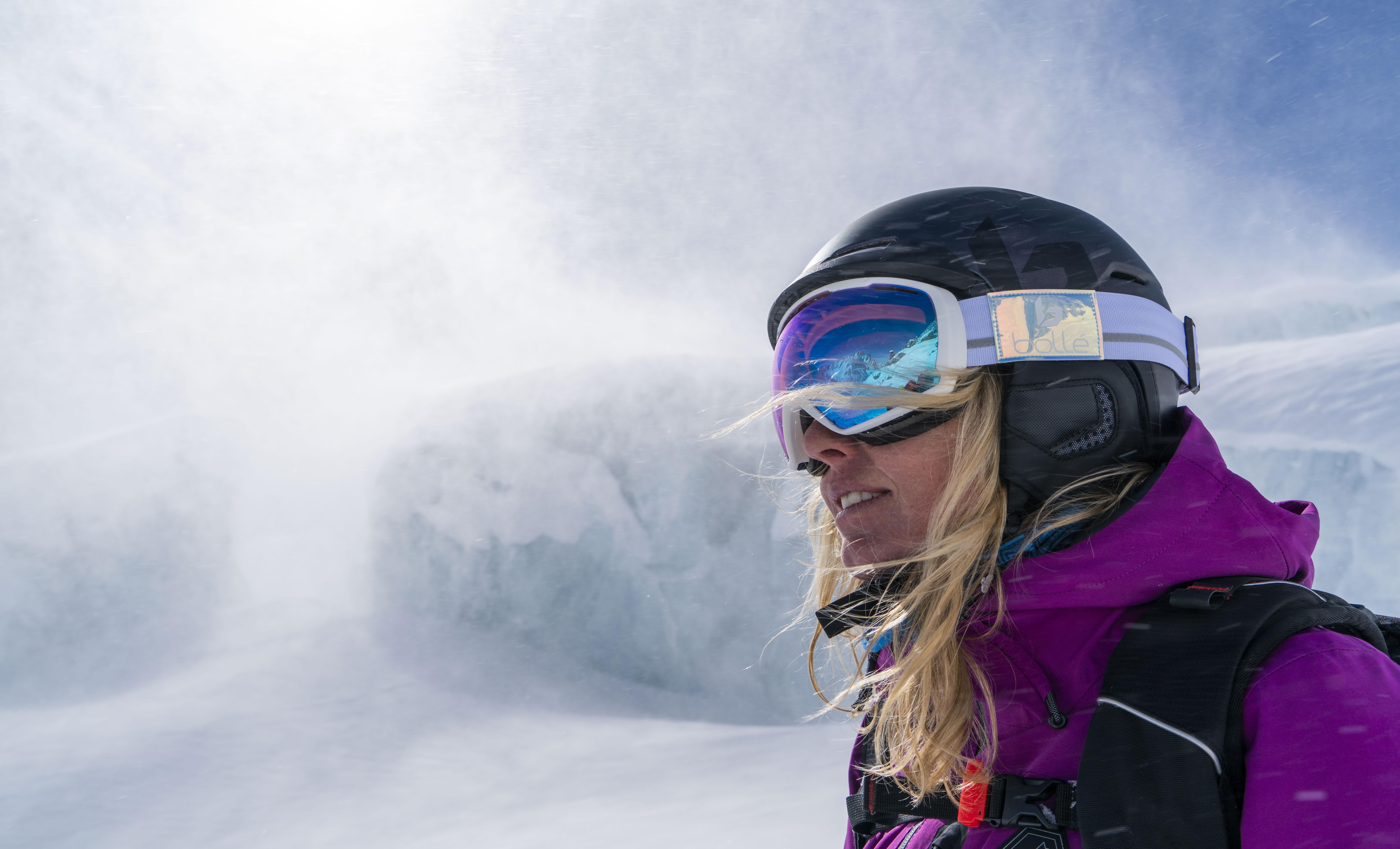 Descubra nuestra colección de gafas de esquiar y de snowboard para las  señoras que buscan rendimiento y estilo.