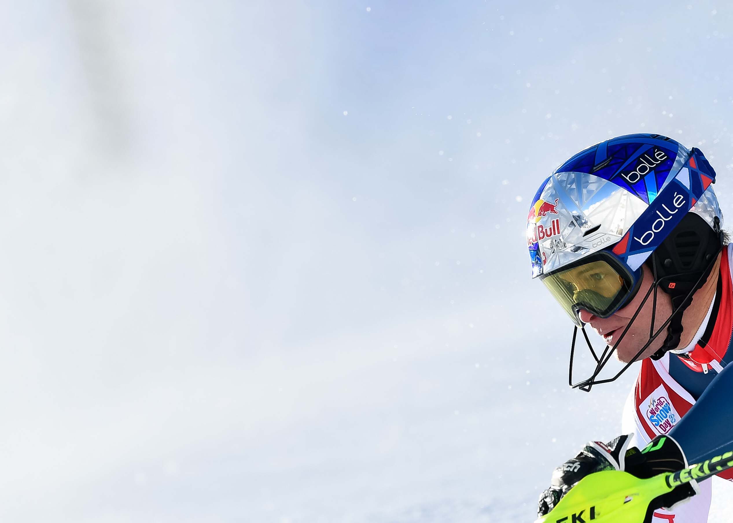 ski slalom helmet